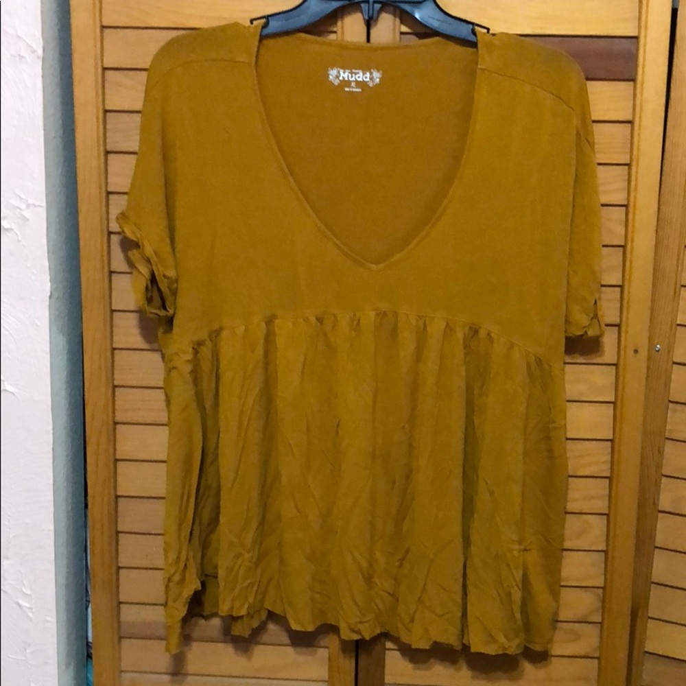 Mudd v-neck size XL mustard color